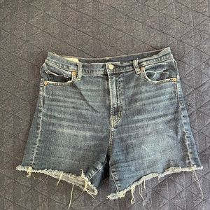 High rise gap shorts